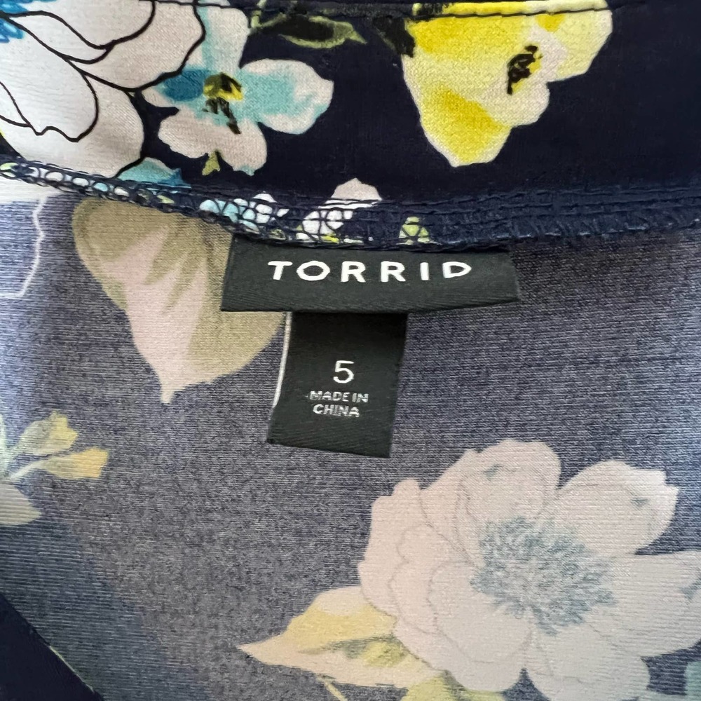 Torrid plus size NAVY BLUE FLORAL STUDIO KNIT SKATER v-neck DRESS size 5X - Picture 4 of 9